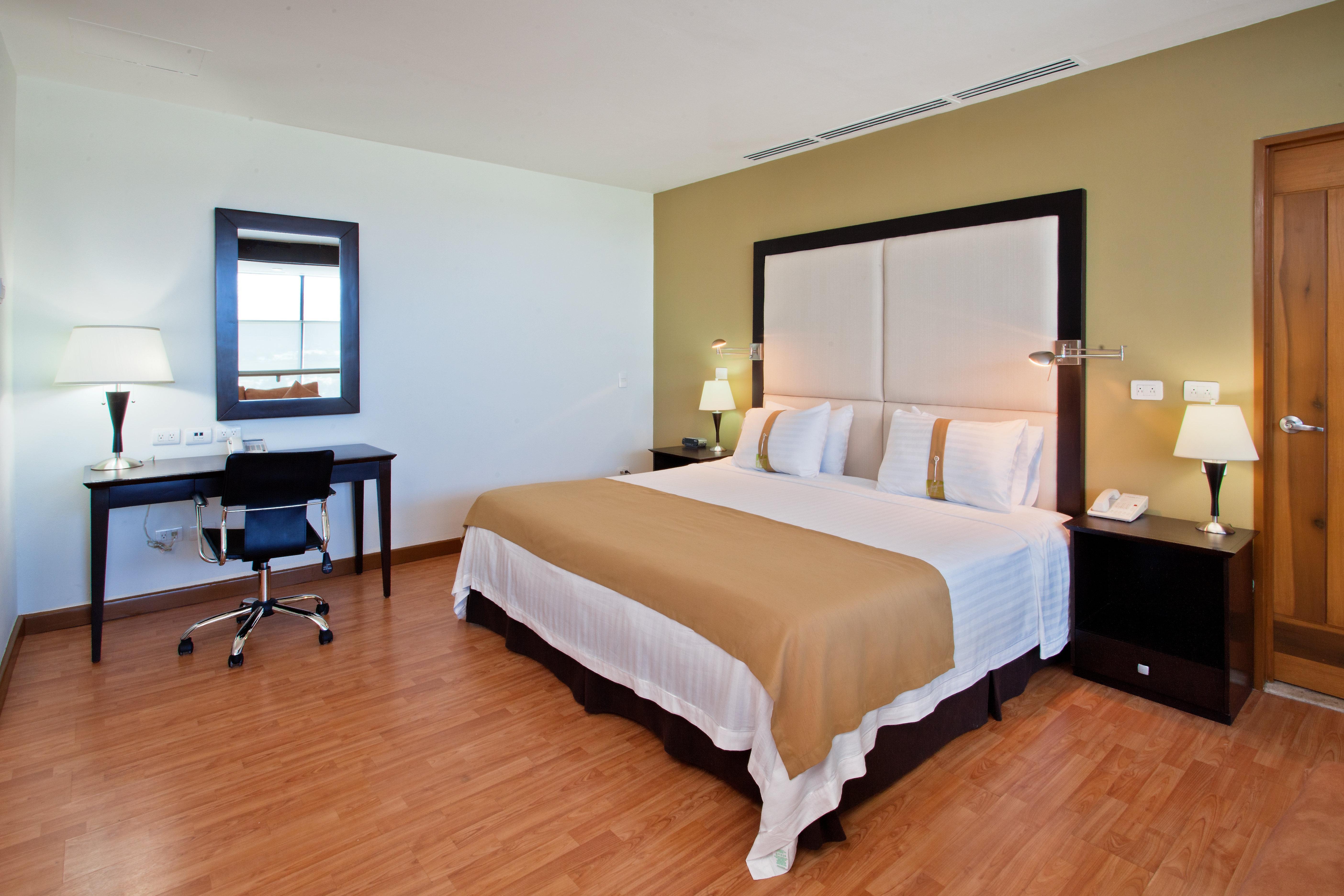 Holiday Inn Irapuato By Ihg Exterior photo